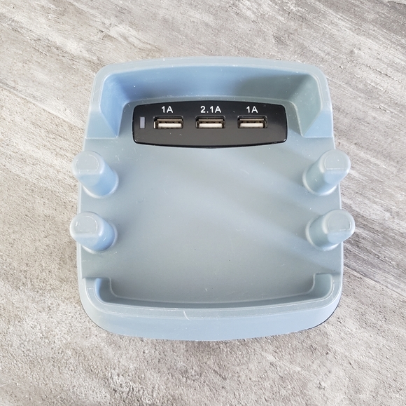 Grey SoundLogic XT 3-Port USB Charging Station - Picture 2 of 3